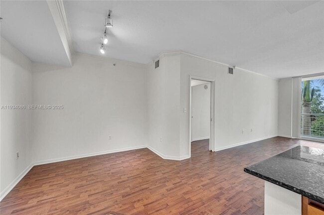 Building Photo - 2000 N Bayshore Dr