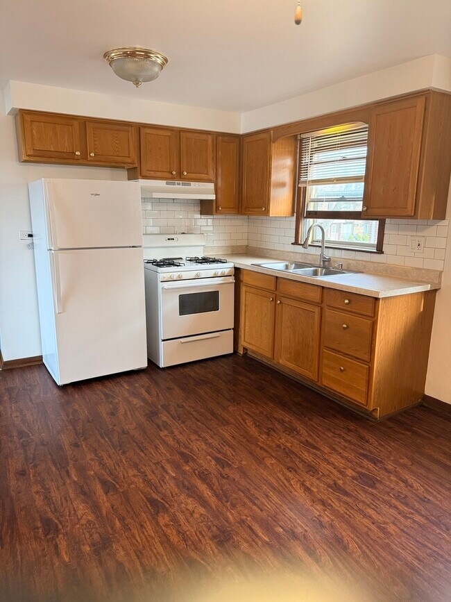 Building Photo - 11800 S Karlov Ave