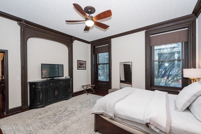 Building Photo - 1 Spring St