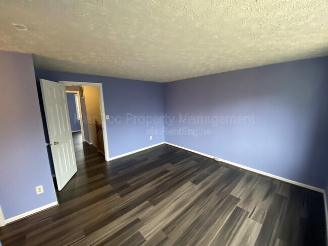 Building Photo - 300 Cross Ridge Ct