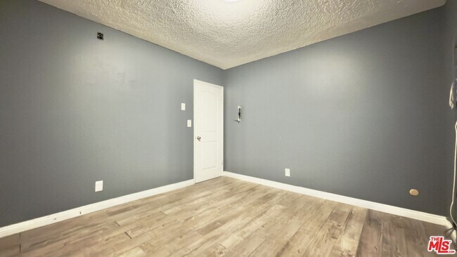 Building Photo - 837 S Ardmore Ave