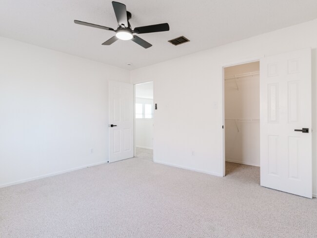 Building Photo - 1606 Willow Way