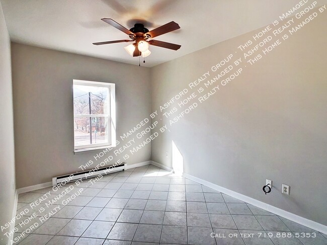 Building Photo - 1132 W Kiowa St