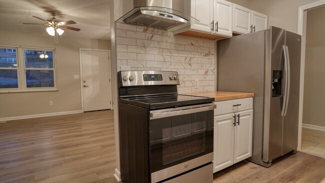 Building Photo - 6343 Cadbury Dr NW