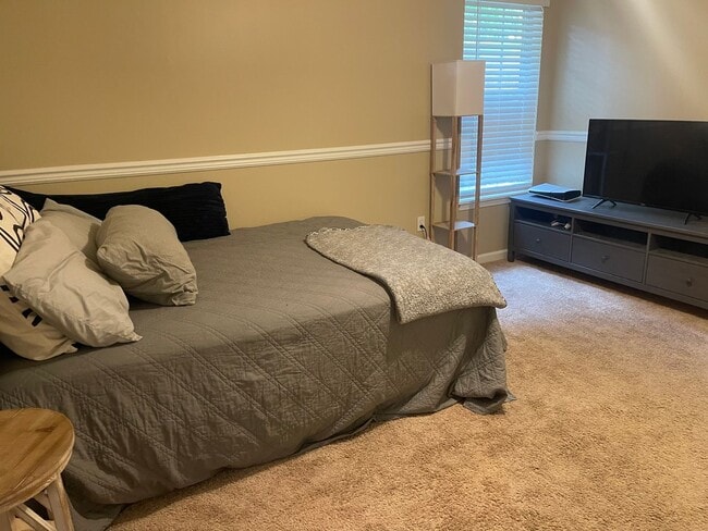 Building Photo - 3 bedroom 2 bath house