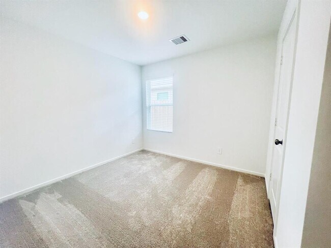 Building Photo - 3035 Mallorca Dr