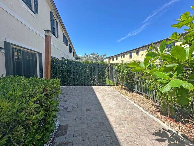 Building Photo - Stylish 3-Bedroom Home with Pool, Garage &...