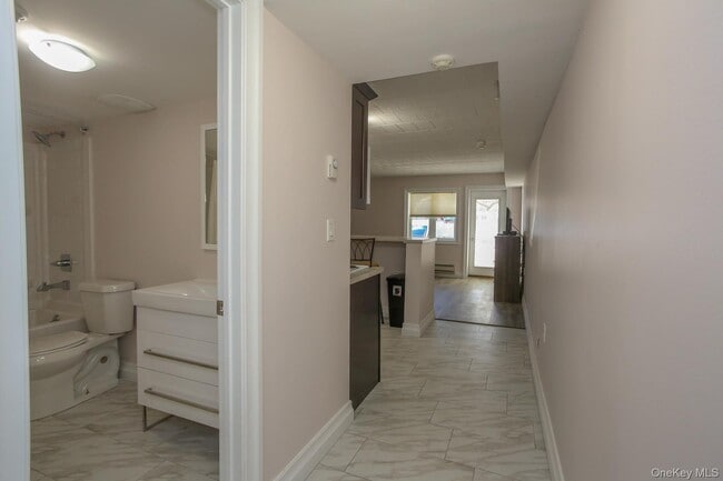 Building Photo - 30 US-9W