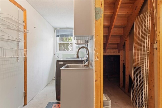 Building Photo - 32 Lawnacre Dr