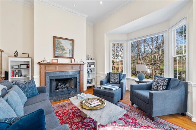 Building Photo - Beautiful End-Unit Townhome with Spacious Interior and Outdoor Living