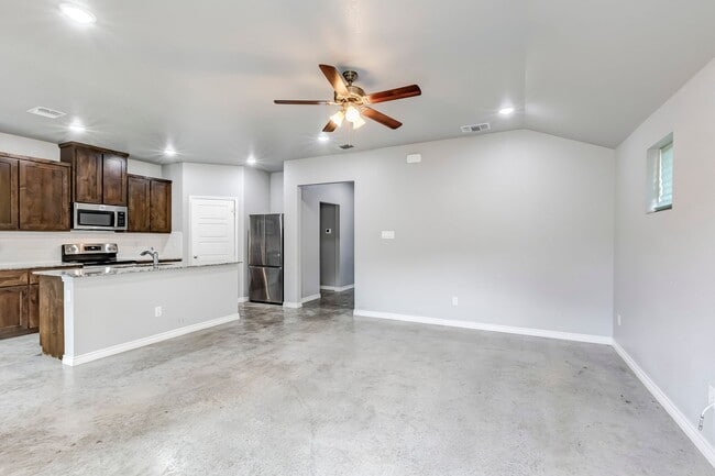 Building Photo - 1733 Dryden Ave