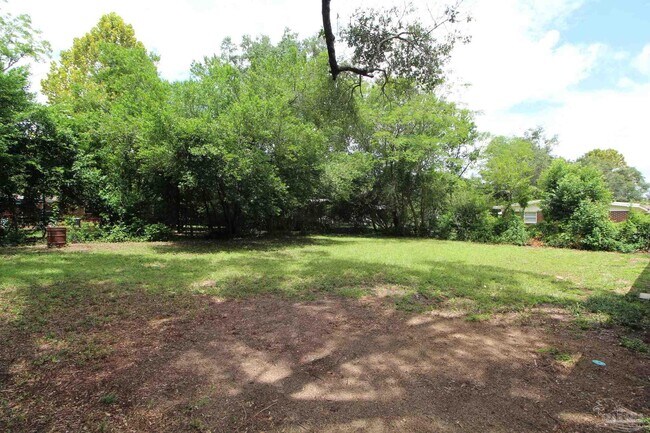 Building Photo - 6037 Syrcle Ave