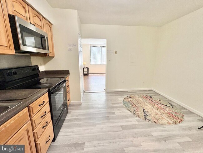 Building Photo - 3713 S George Mason Dr
