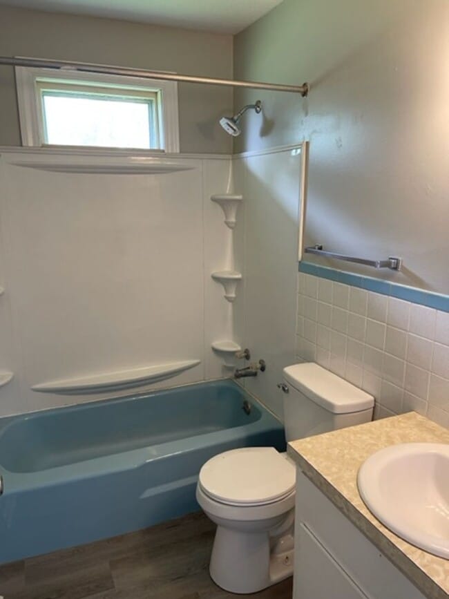 Building Photo - ONTARIO SCHOOLS - 2BR 1BA HALF DUPLEX!
