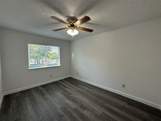 Building Photo - 101 Cavalry Cir