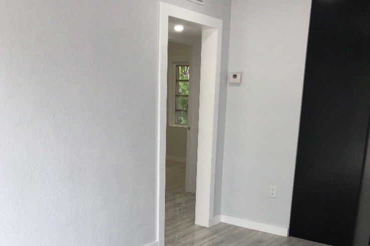 Building Photo - 634 SE 4th Pl