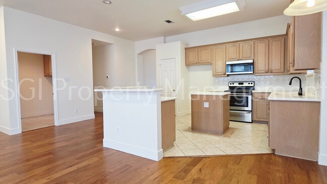 Building Photo - 1304 Hillcrest Dr