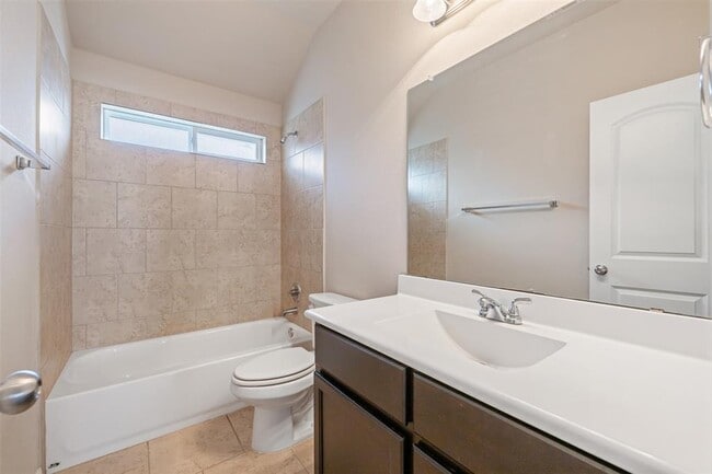 Building Photo - 5641 Sacco St