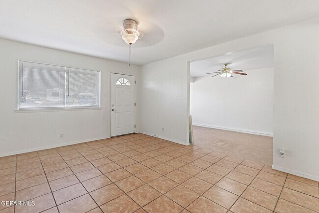 Building Photo - 10060 Kellogg St
