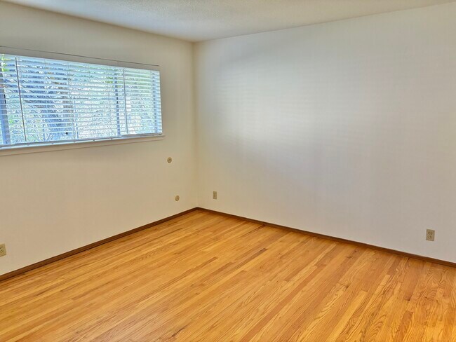 Building Photo - 959 Wallace Dr