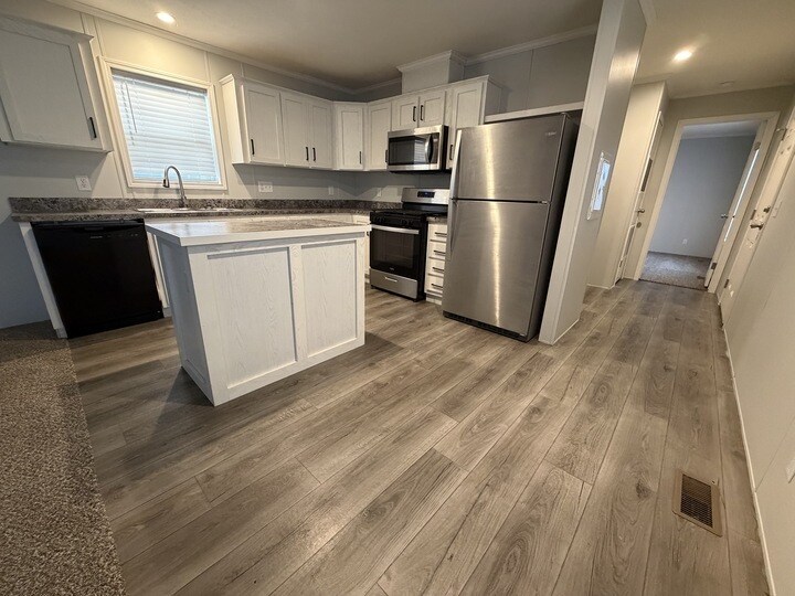 Building Photo - 38062 St Tropez Dr