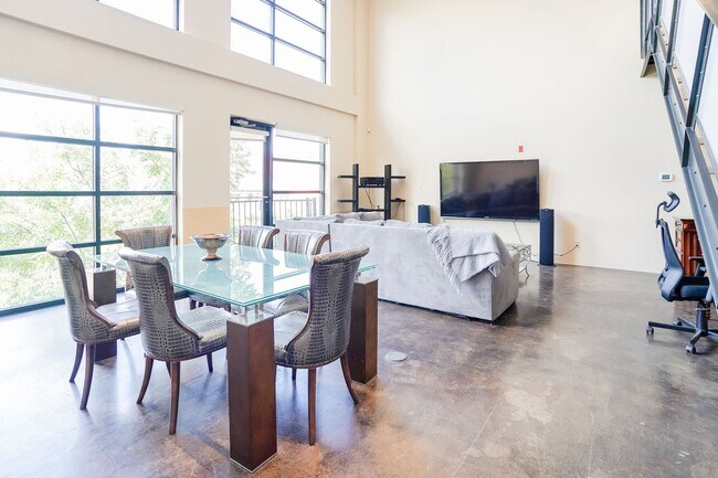 Primary Photo - Fully Furnished Mid-Term 2-Level Condo | 1,549 Sq Ft | Private Parking | Shared Living