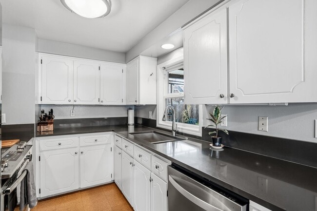 Building Photo - Charming SE Portland Bungalow with Dreamy Backyard Retreat & Stylish Updates