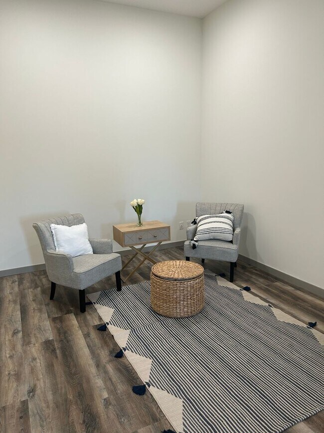 Building Photo - One-Bedroom Unit at Block 100