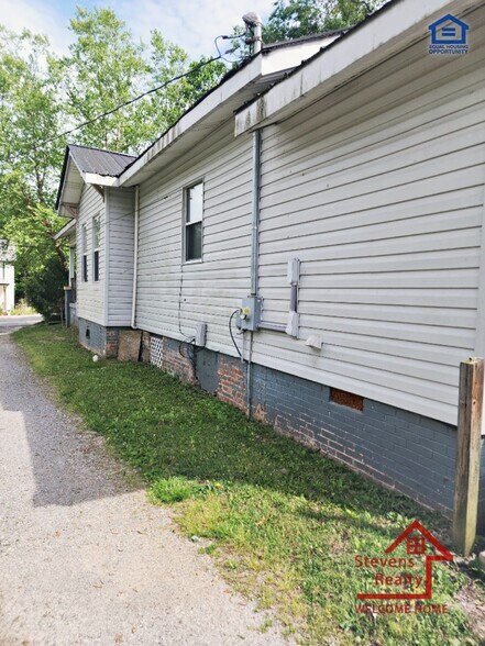 Building Photo - 117 N Main St