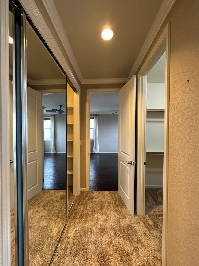 Building Photo - Large 4 Bedroom House in Hiddenbrook Commu...