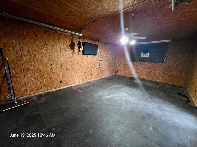 Building Photo - Charming 3 bedroom on a huge lot - Boulder...