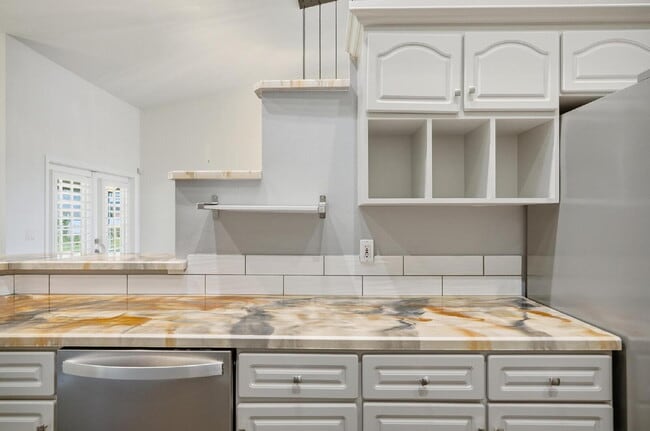 Building Photo - "Charming 3-Bedroom Home with 2 Full Baths and 2032 Sq Ft of Comfort in Palm Coast!"