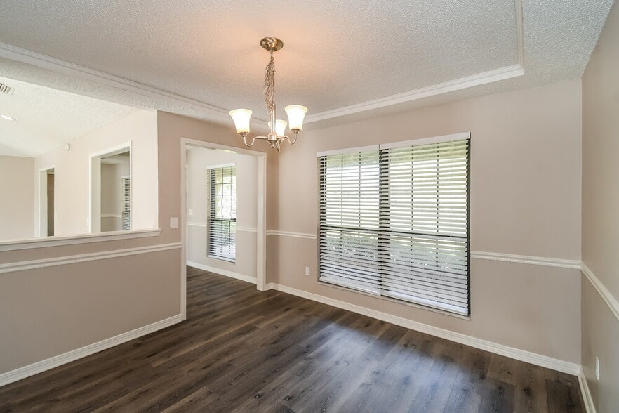 Building Photo - 8930 Irongate Dr