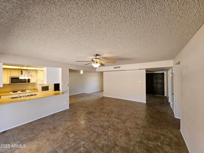 Building Photo - 4824 W Northview Ave