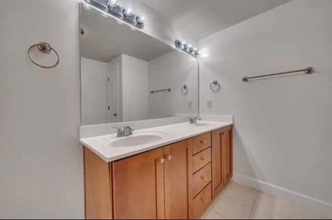 Building Photo - 1390 Dutch Valley Pl NE