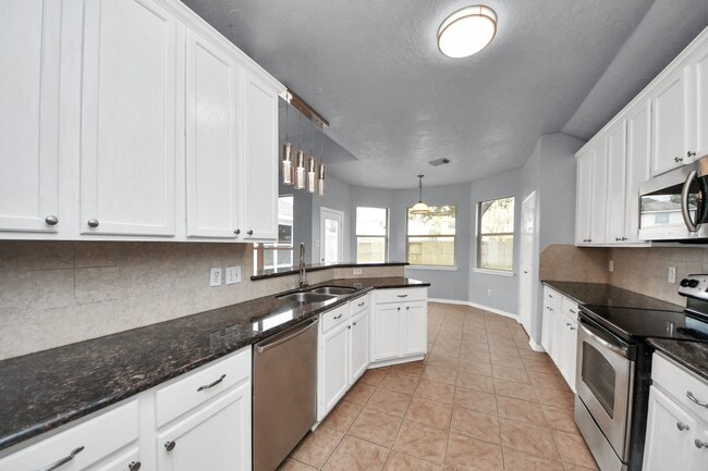 Building Photo - 9711 Andrews Ln