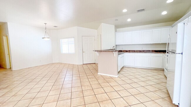 Building Photo - 4964 E Catalina Ct
