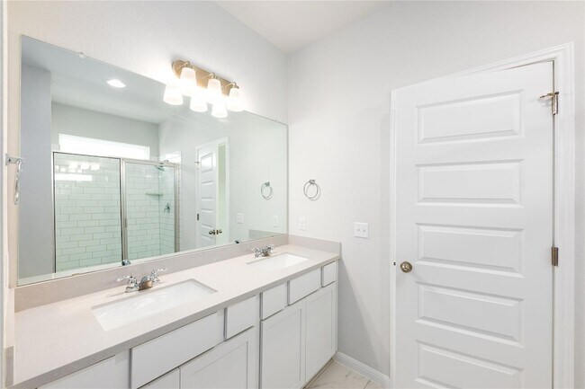 Building Photo - 301 Elm Br Trl