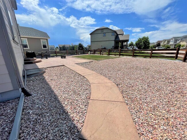 Building Photo - Spacious Charmer in sought after Meridian Ranch community- 2 houses from park