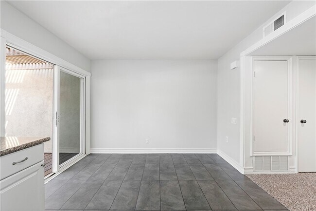 Building Photo - 5749 E Creekside Ave