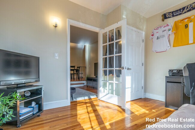 Building Photo - 69 Strathmore Rd