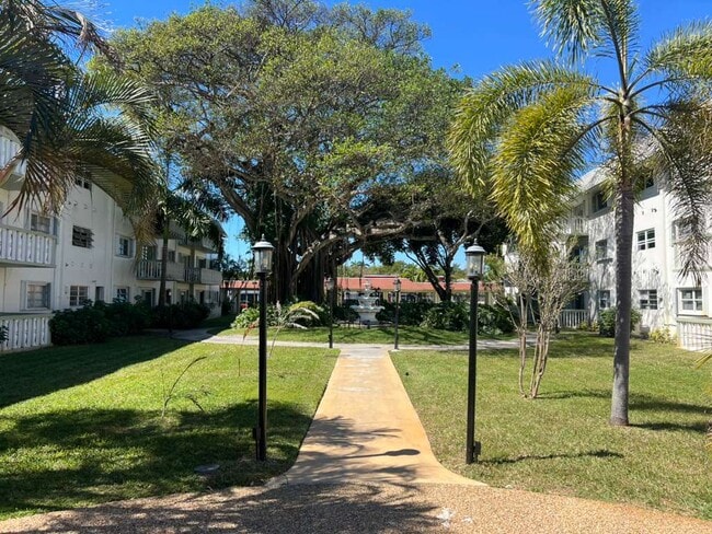 Building Photo - 15225 NE 6th Ave