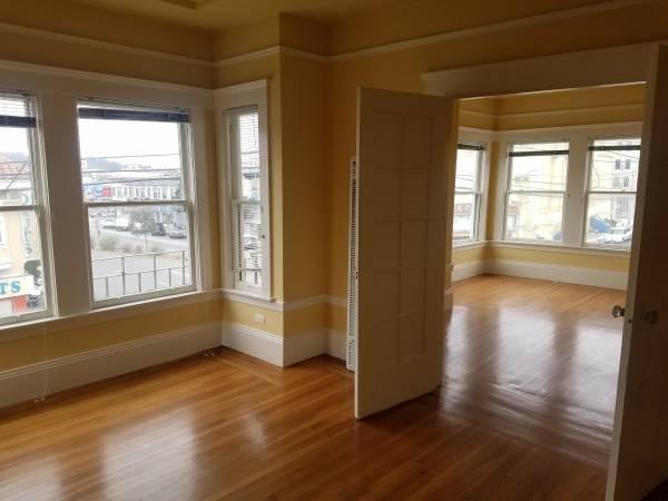 Building Photo - 2 bedroom in San Francisco CA 94121