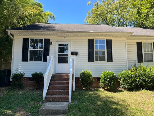 Primary Photo - 901 Marlborough Rd