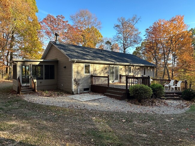 Building Photo - 4 Bedroom, 2 Bathroom House