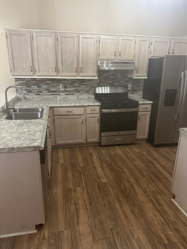 Kitchen #1 - 274 King Henry Rd