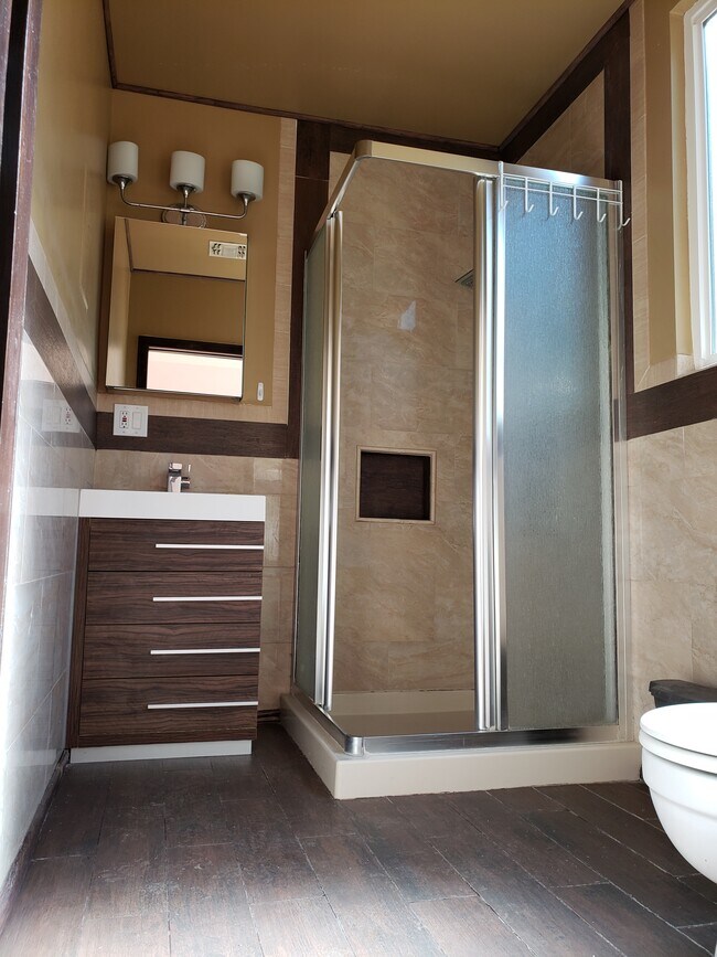 Bathroom 1 - 466 S Wetherly Dr