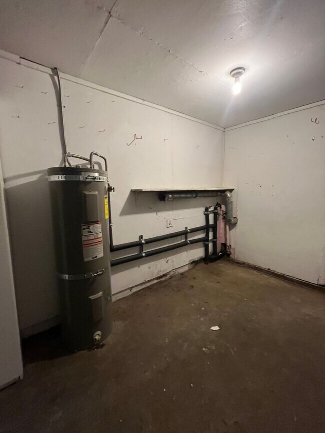 Building Photo - 2-Bedroom 1-Bathroom home close in Springfield