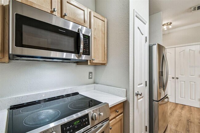 Building Photo - 5000 Culbreath Key Way