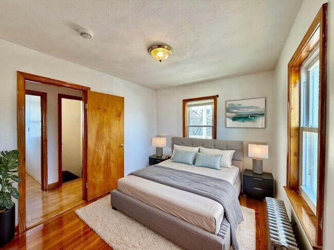 Building Photo - 156 Main St